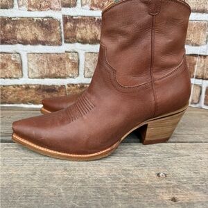 Tecovas scotch goat daisy Ankle Booties